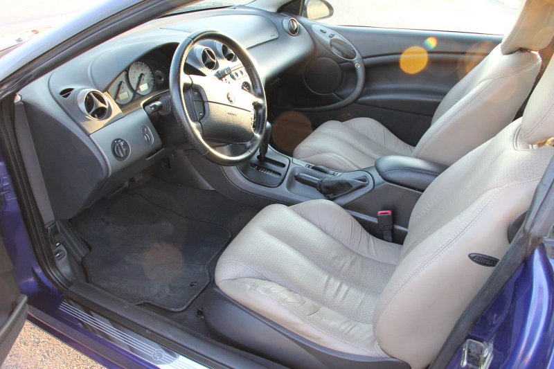 Illustration for article titled For $5,000, Is This Low-Mileage 1999 Mercury Cougar V6 The Cat’s Meow?